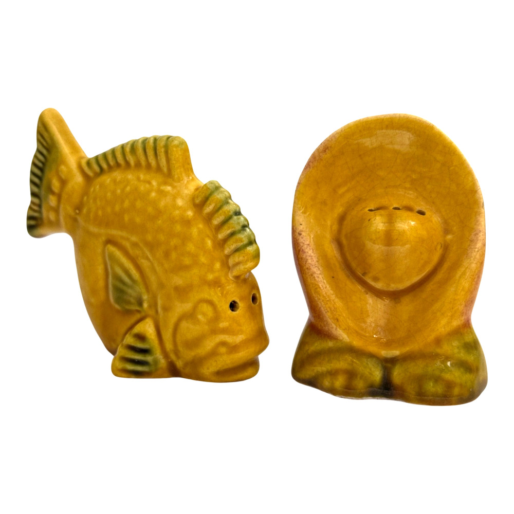 Vtg California Pottery Sombrero Mexican Man & Fish Salt & Pepper Shaker Set USA